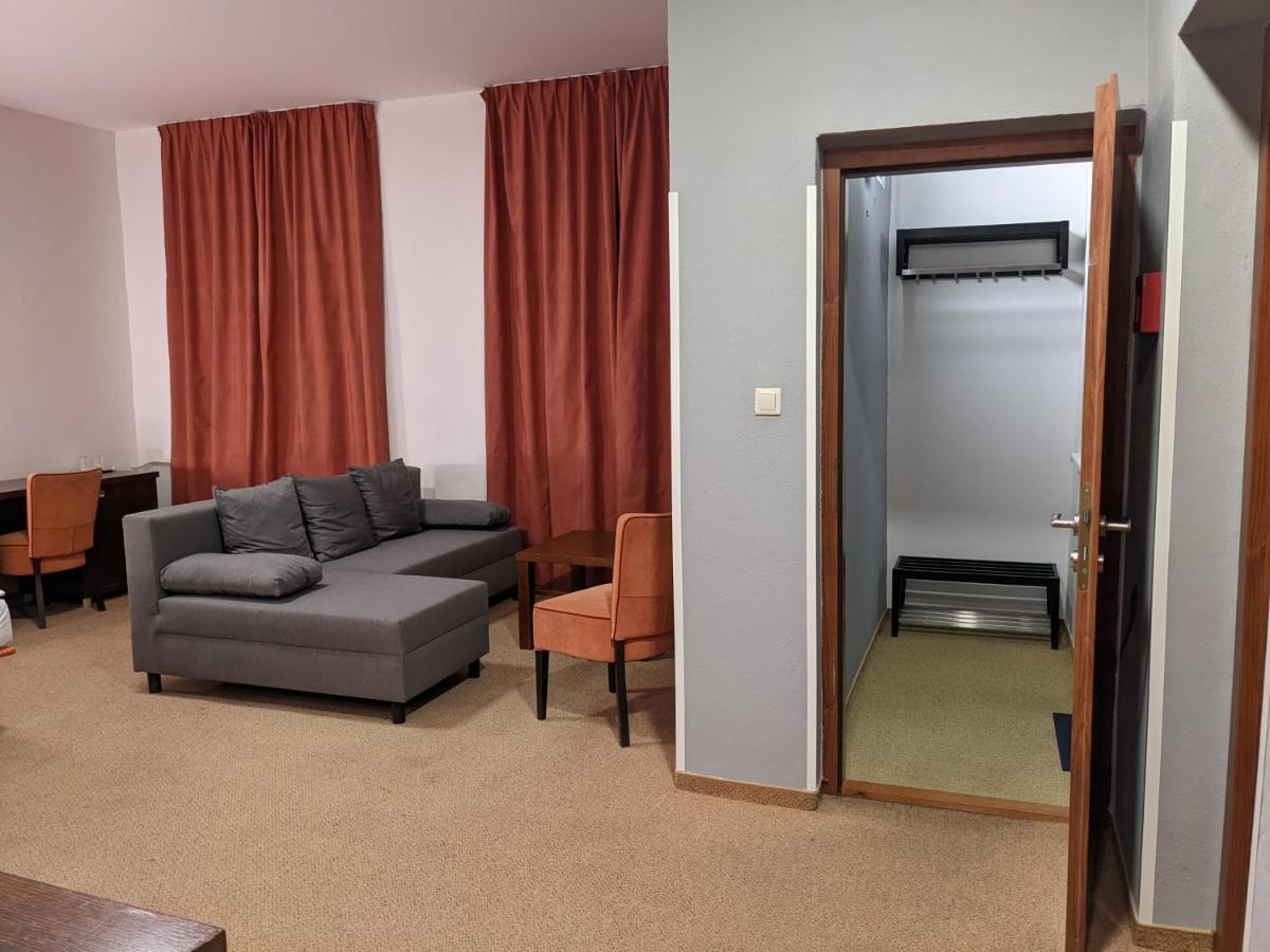 Garni Hotel Cosmopolitan Senec Exterior photo