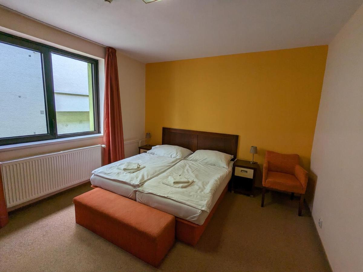 Garni Hotel Cosmopolitan Senec Exterior photo