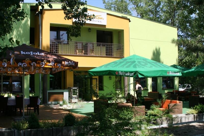 Garni Hotel Cosmopolitan Senec Exterior photo