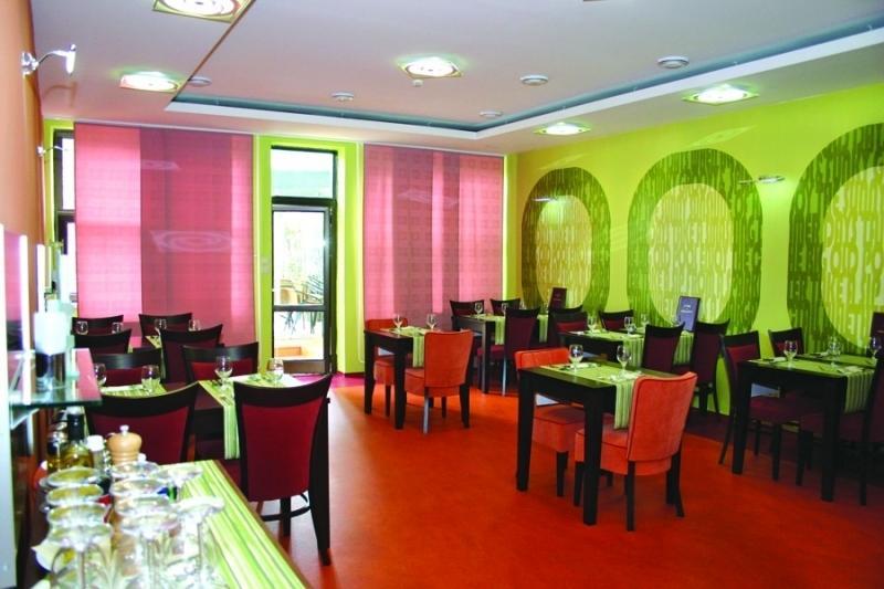 Garni Hotel Cosmopolitan Senec Exterior photo