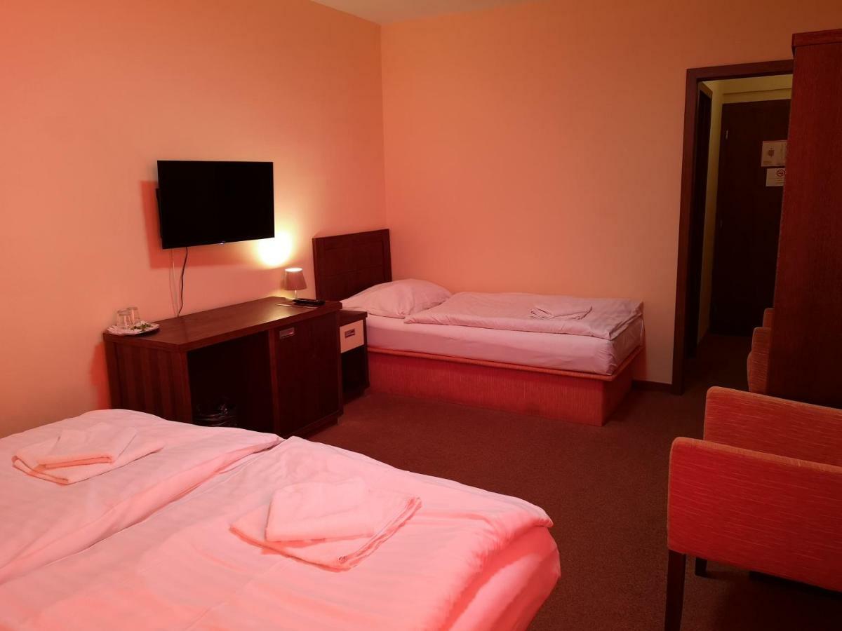 Garni Hotel Cosmopolitan Senec Exterior photo