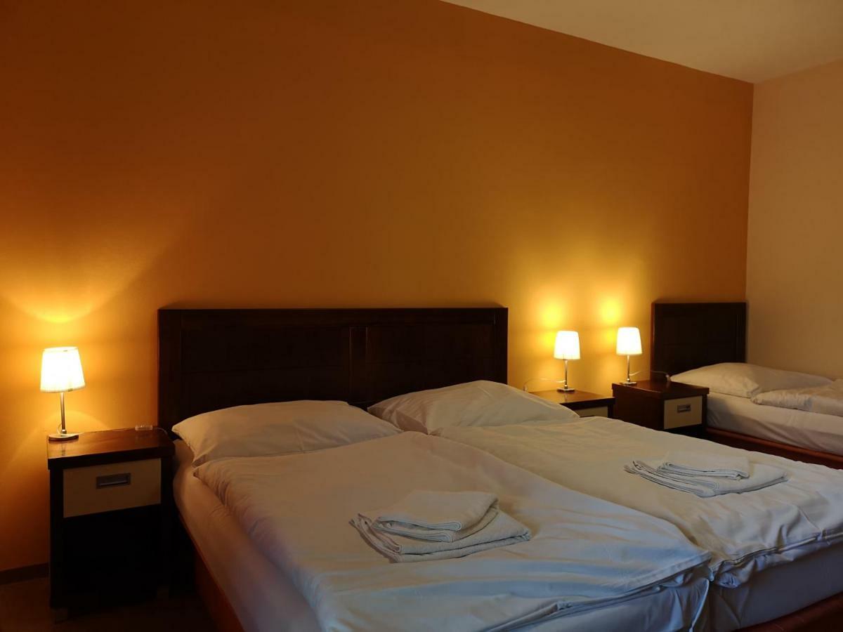 Garni Hotel Cosmopolitan Senec Exterior photo